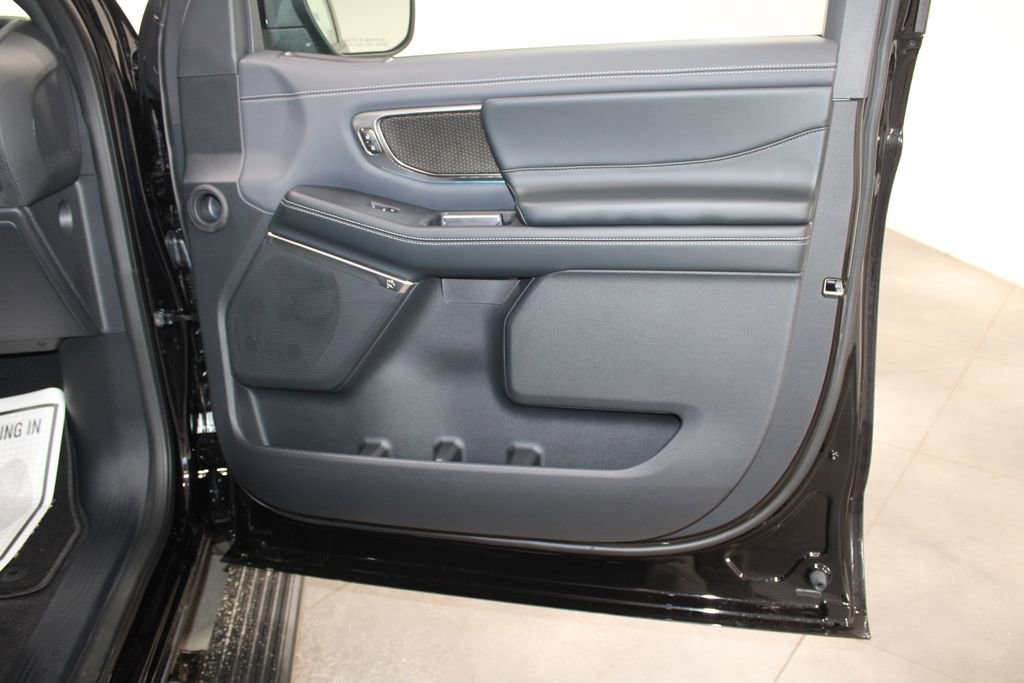 New 2025 Ford Expedition Platinum w/ Stealth Performance Package image 32