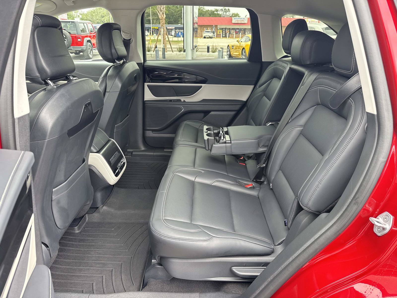 Used 2025 Lincoln Nautilus Premier AWD/4WD image 14