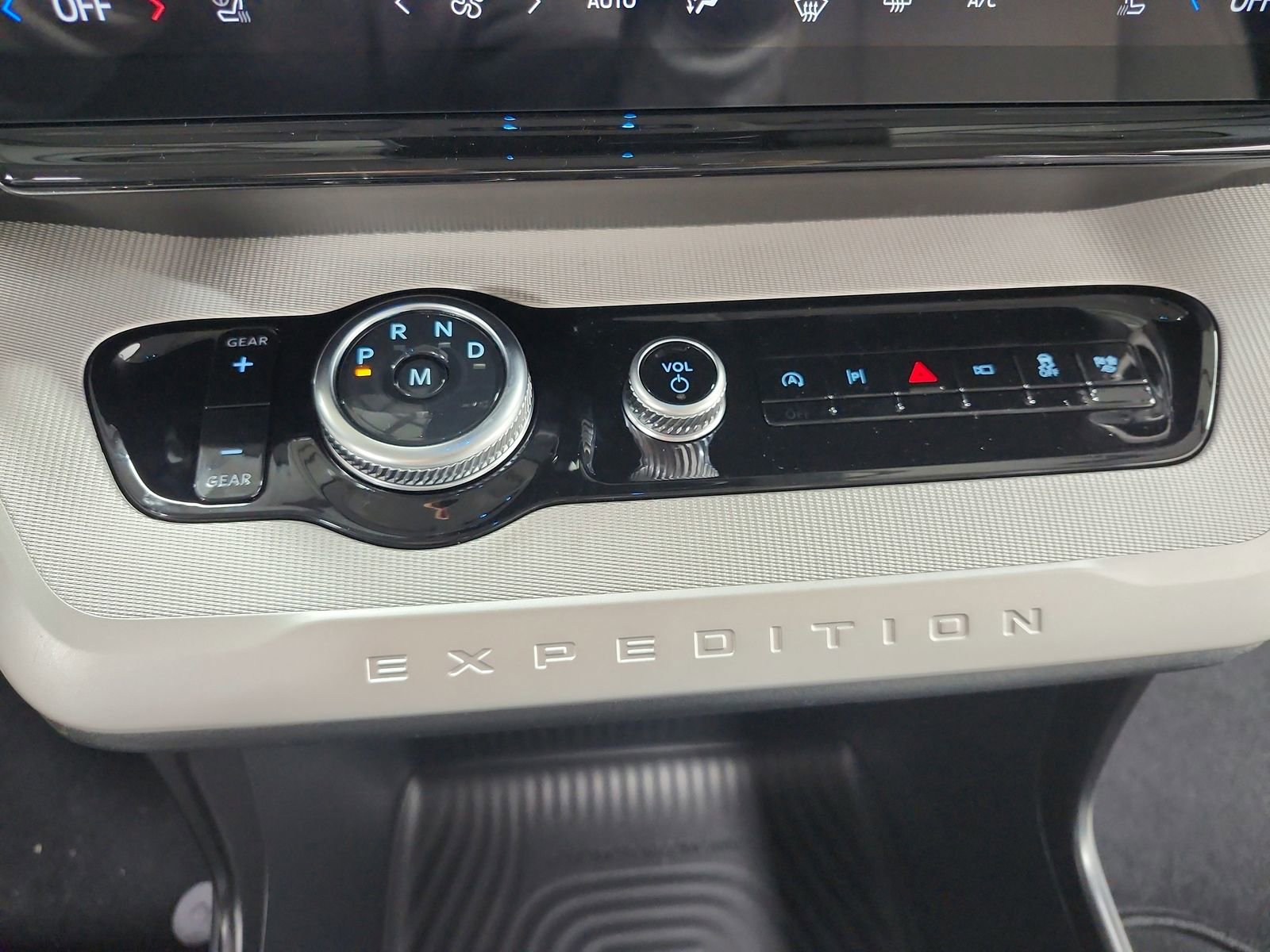 New 2026 Ford Expedition Active image 25