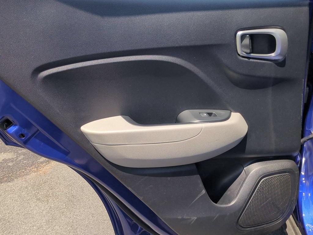 Used 2025 Hyundai Venue SEL FWD image 26
