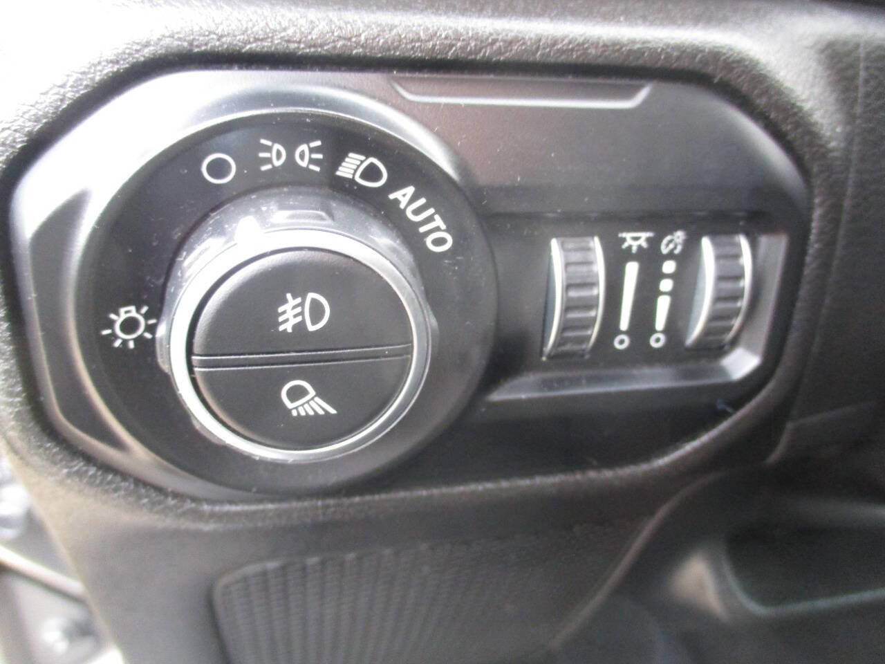 Used 2020 Jeep Gladiator Sport w/ Quick Order Package 24S image 22