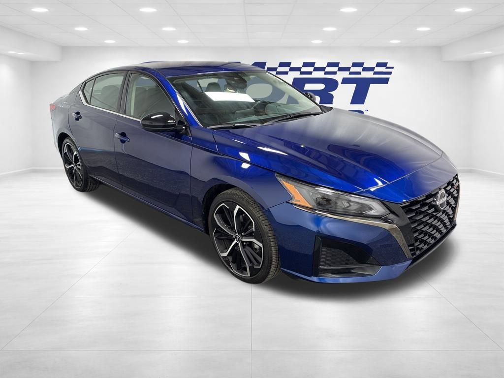 Used 2024 Nissan Altima 2.5 SR image 3