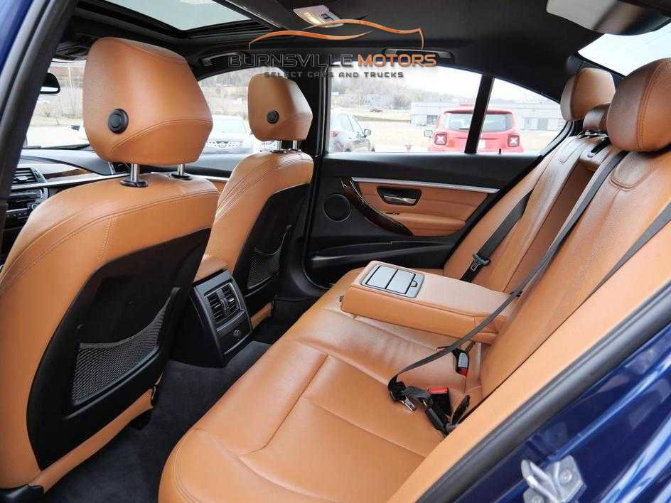 Used 2018 BMW 330i xDrive Sedan w/ Premium Package image 11