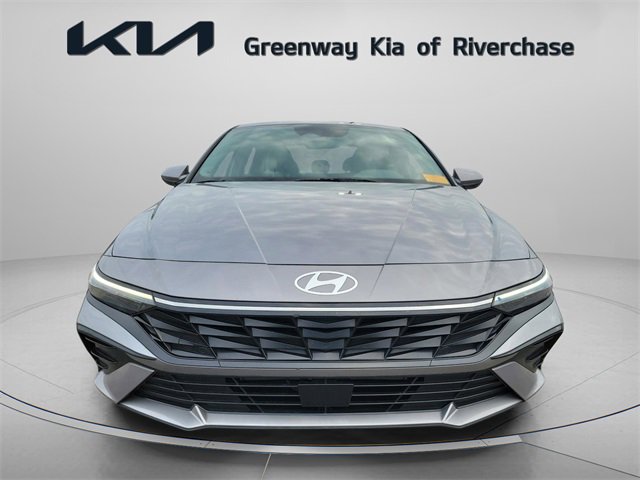 Used 2025 Hyundai Elantra SEL image 2