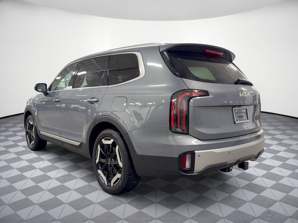 Used 2024 Kia Telluride EX w/ EX Captain's Chair Package FWD image 3