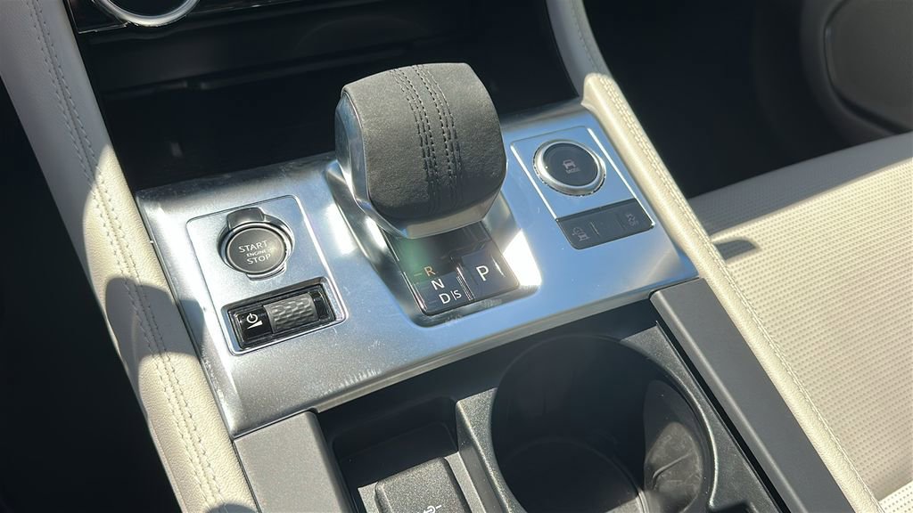 Certified 2023 Jaguar F-PACE R-Dynamic S image 18