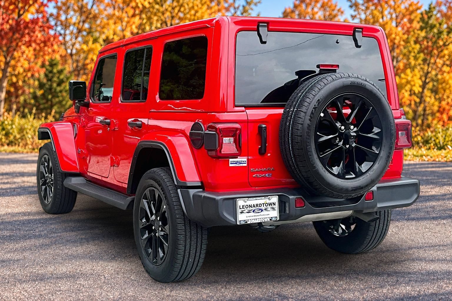 Used 2025 Jeep Wrangler Unlimited Sahara AWD/4WD image 15