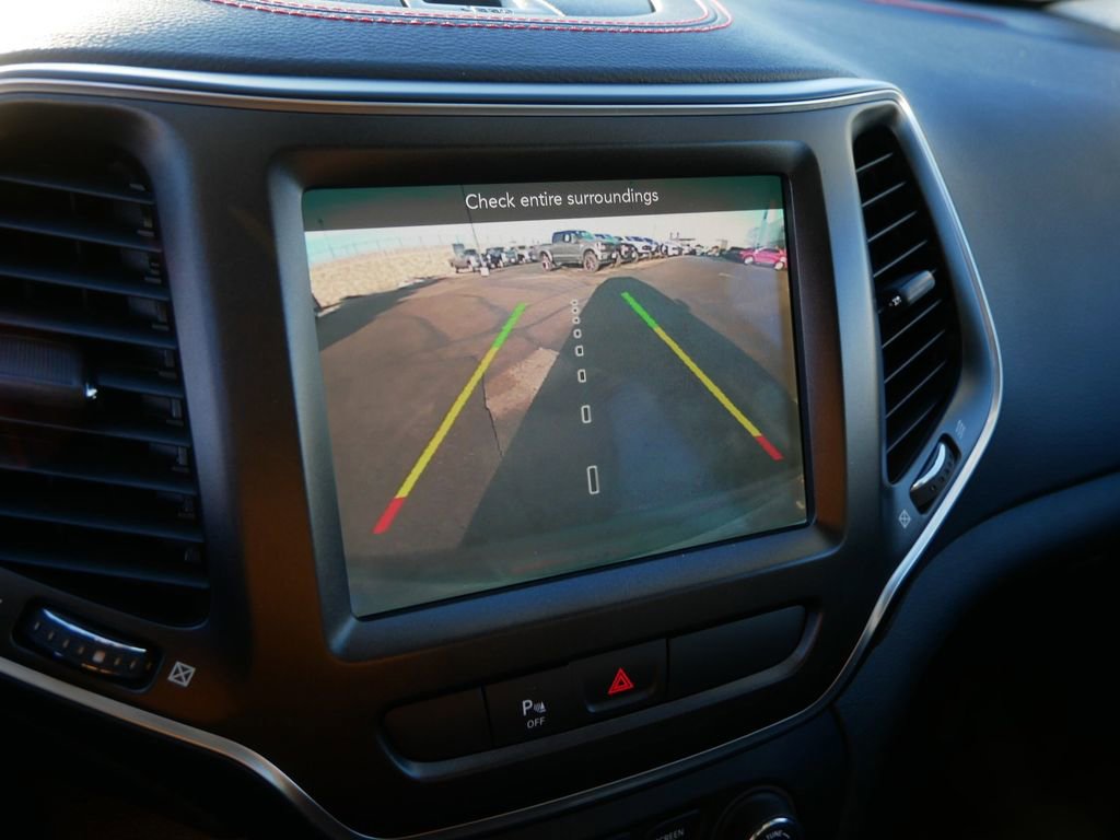 Used 2019 Jeep Cherokee Trailhawk image 27