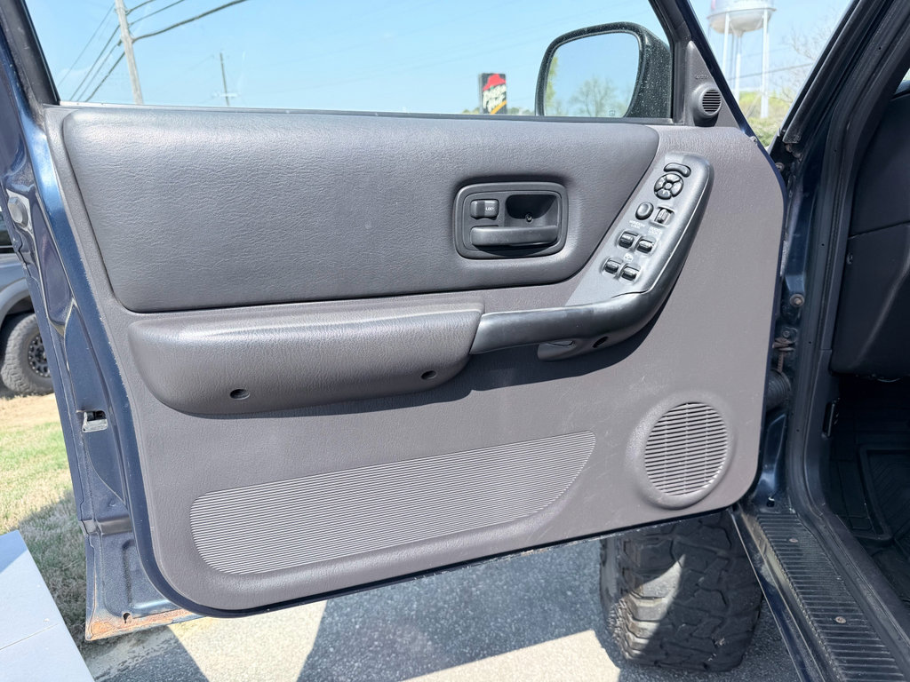 Used 2000 Jeep Cherokee Classic image 23