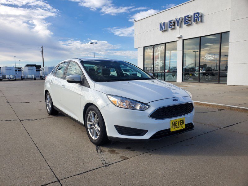Used 2016 Ford Focus SE FWD image 2