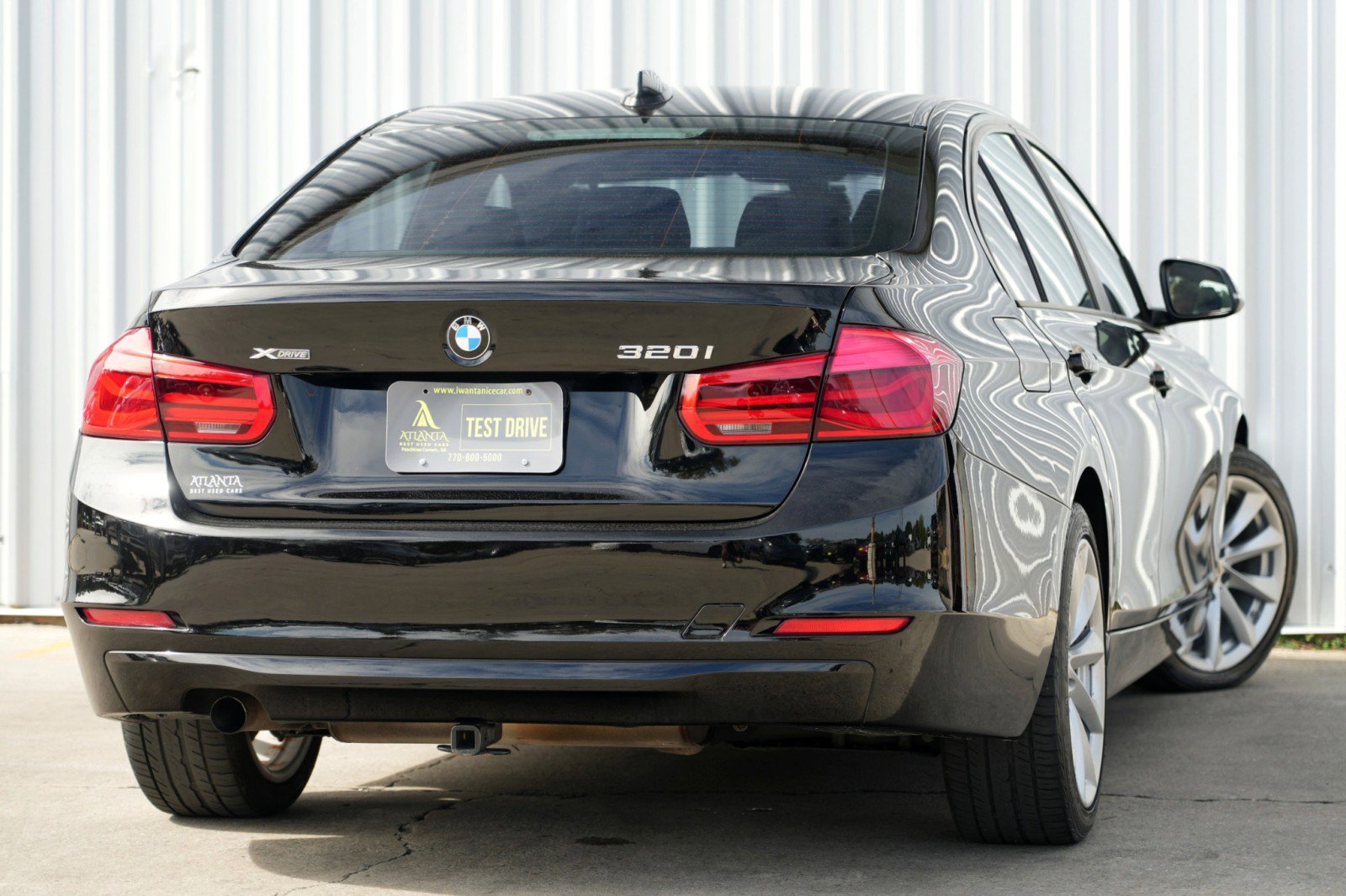 Used 2017 BMW 320i xDrive Sedan image 3