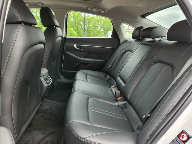 Used 2023 Hyundai Sonata Limited w/ Preferred Accessory Package FWD image 13