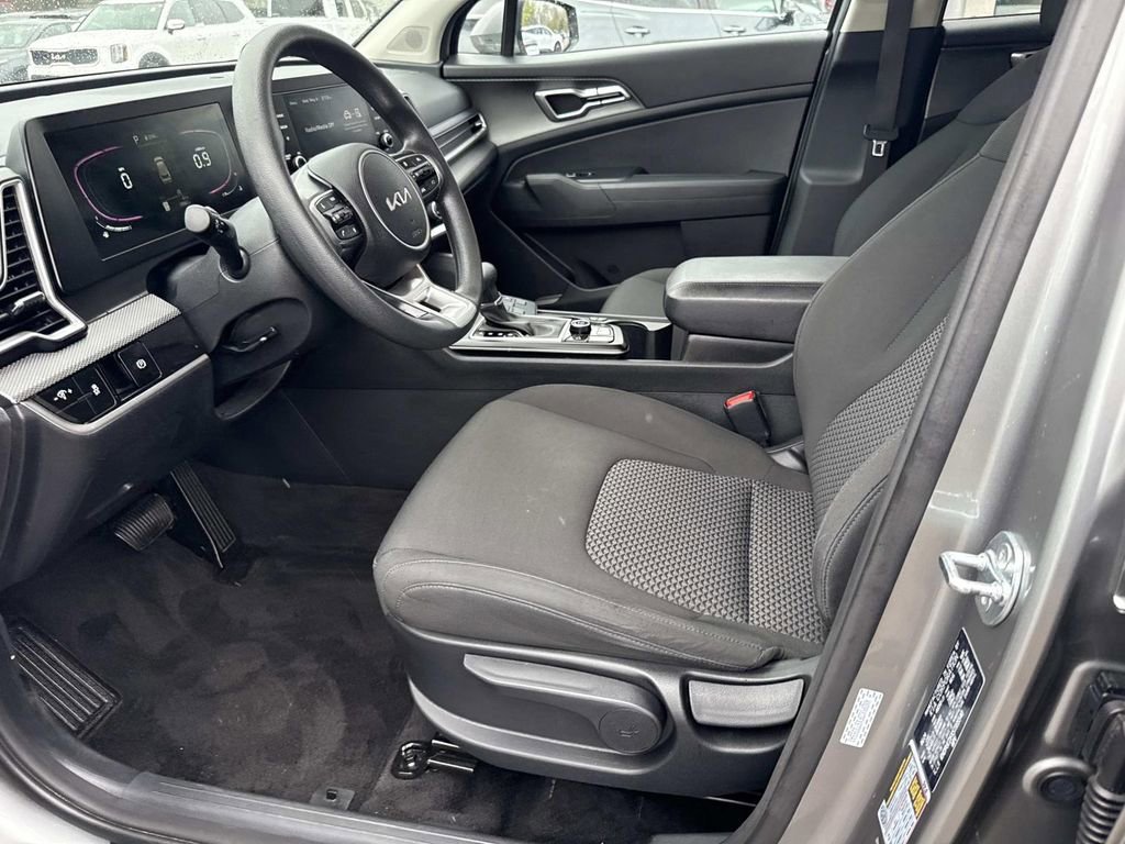 Used 2025 Kia Sportage LX AWD/4WD image 18