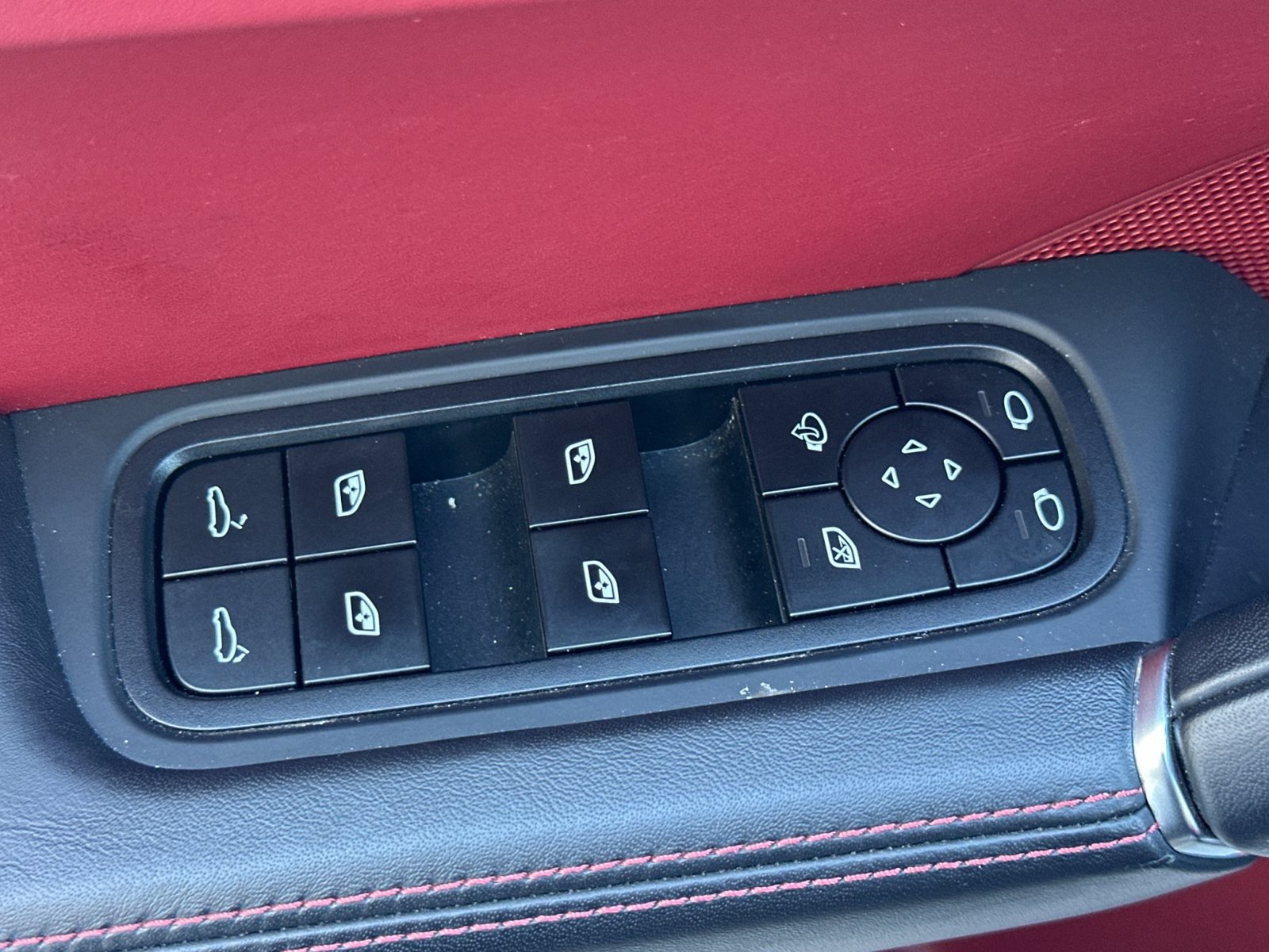 Certified 2023 Porsche Cayenne AWD/4WD image 13