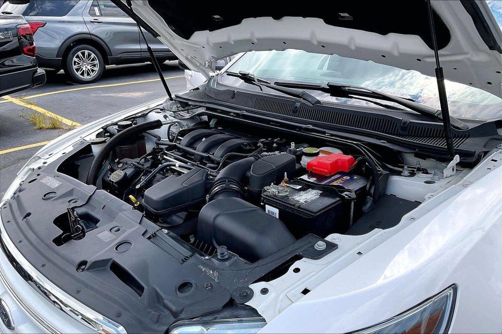 Used 2019 Ford Taurus Limited AWD/4WD image 32
