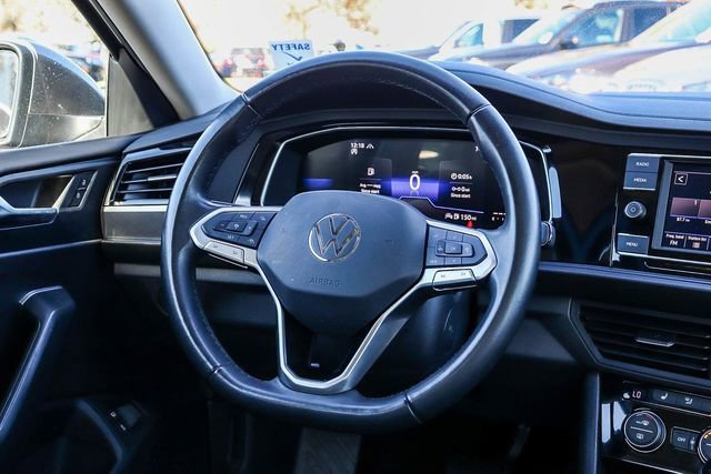 Used 2024 Volkswagen Jetta SE image 18