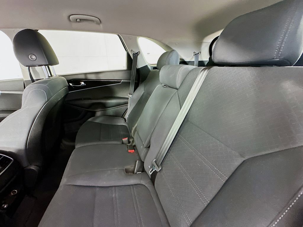 Used 2019 Kia Sorento LX image 22