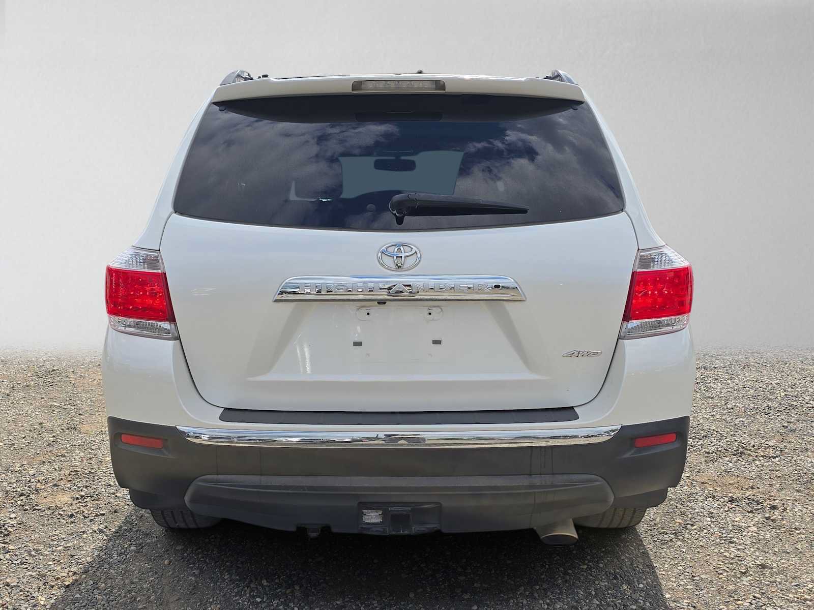 Used 2012 Toyota Highlander SE w/ Tow Pkg AWD/4WD image 4