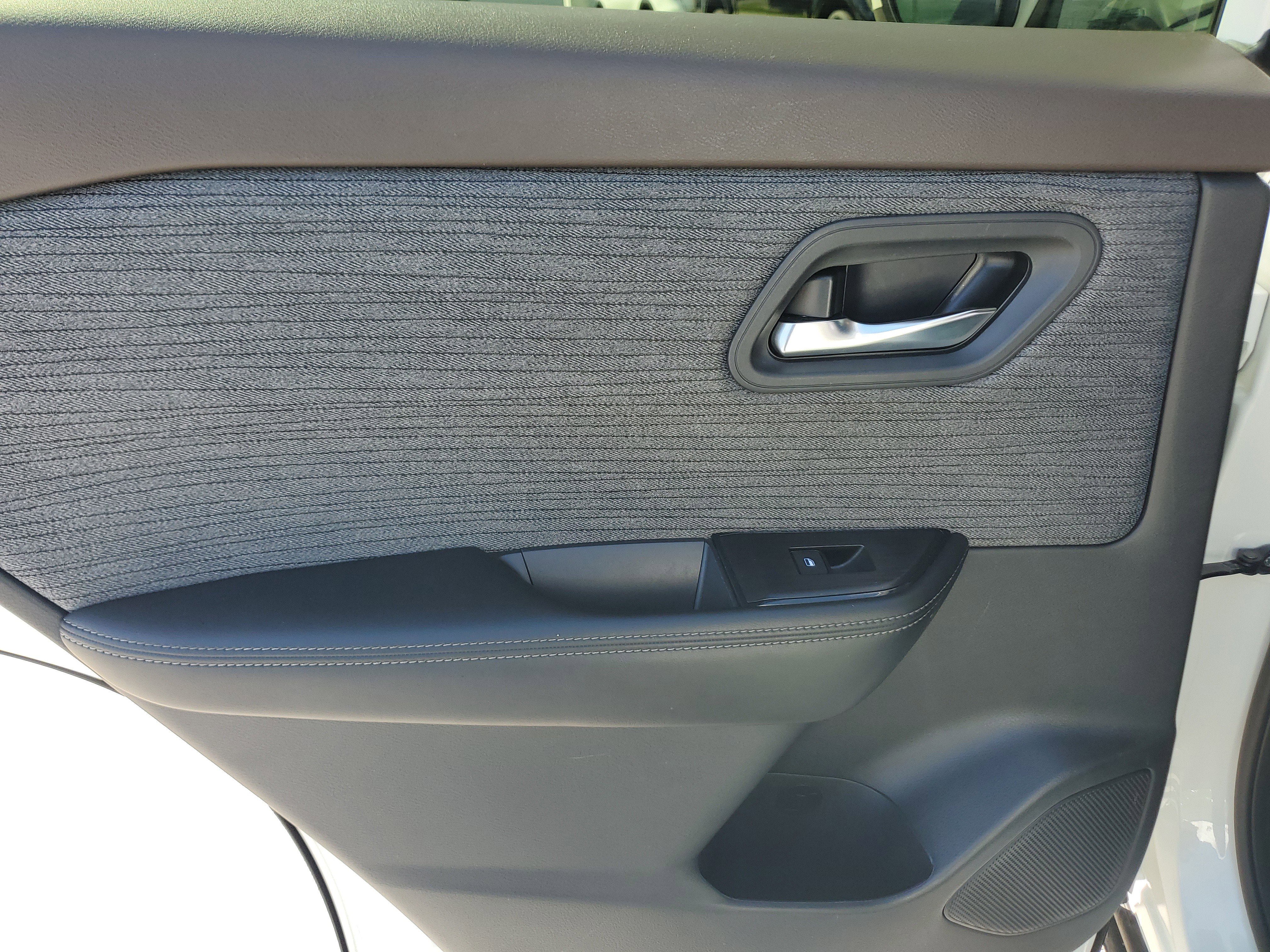 Used 2023 Nissan Rogue SV image 27