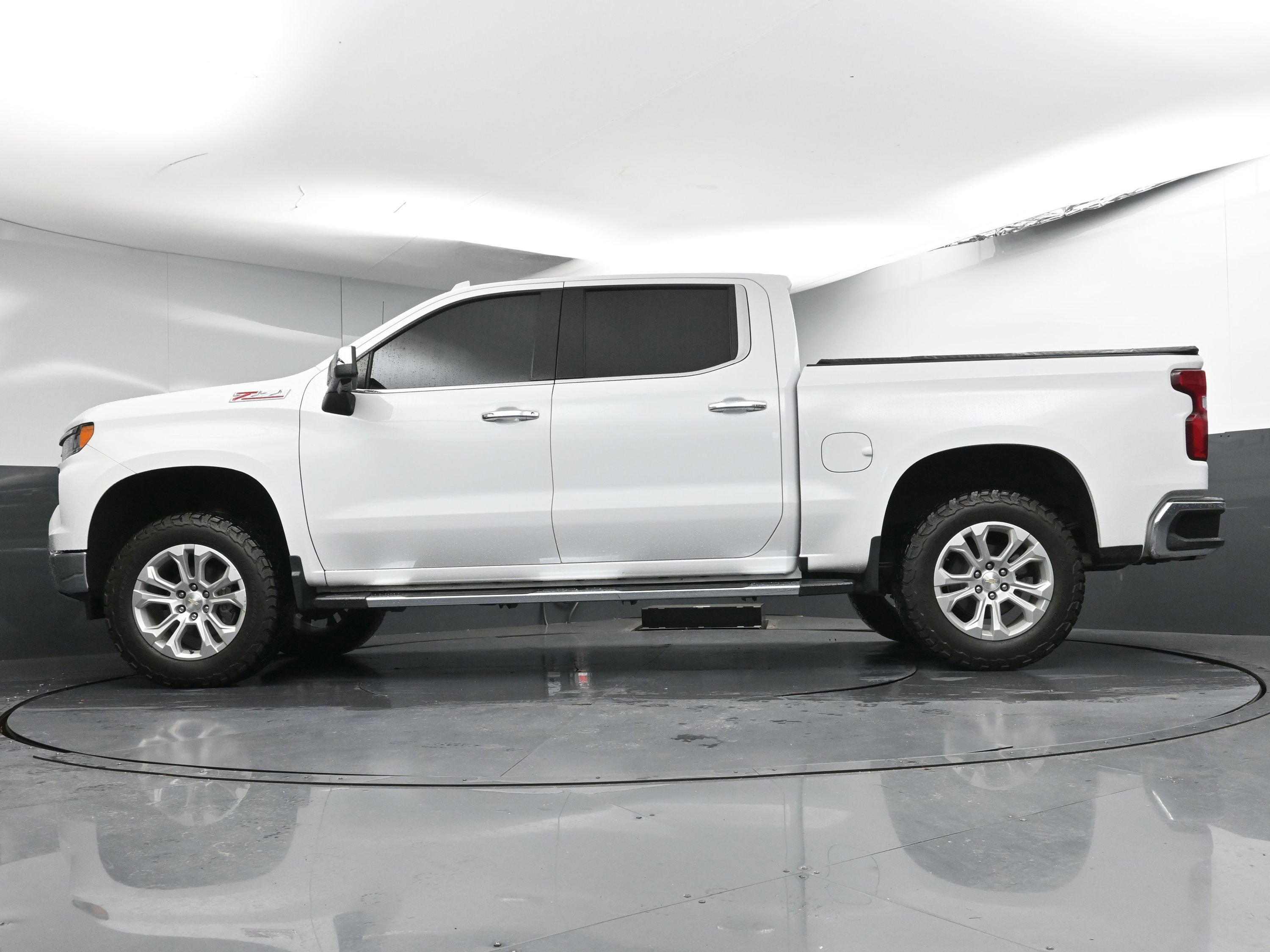 Used 2023 Chevrolet Silverado 1500 LTZ w/ LTZ Premium Package image 31