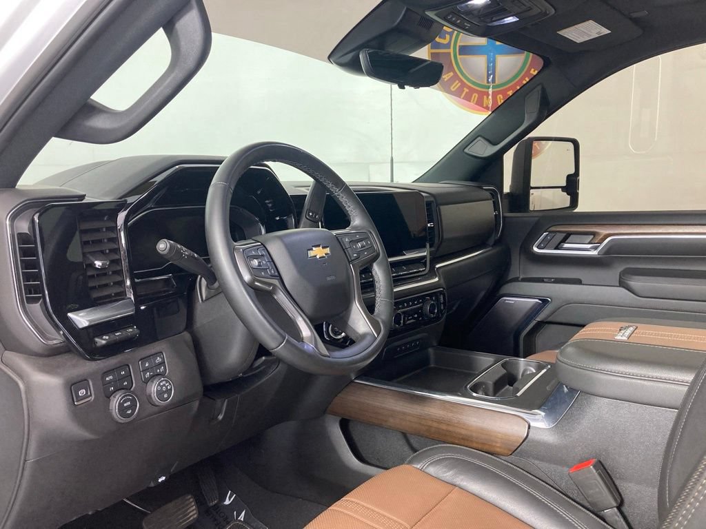 Used 2024 Chevrolet Silverado 3500 High Country w/ High Country Premium Package AWD/4WD image 16