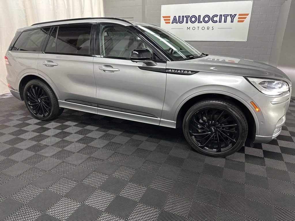 Used 2023 Lincoln Aviator Reserve w/ Equipment Group 201A image 2