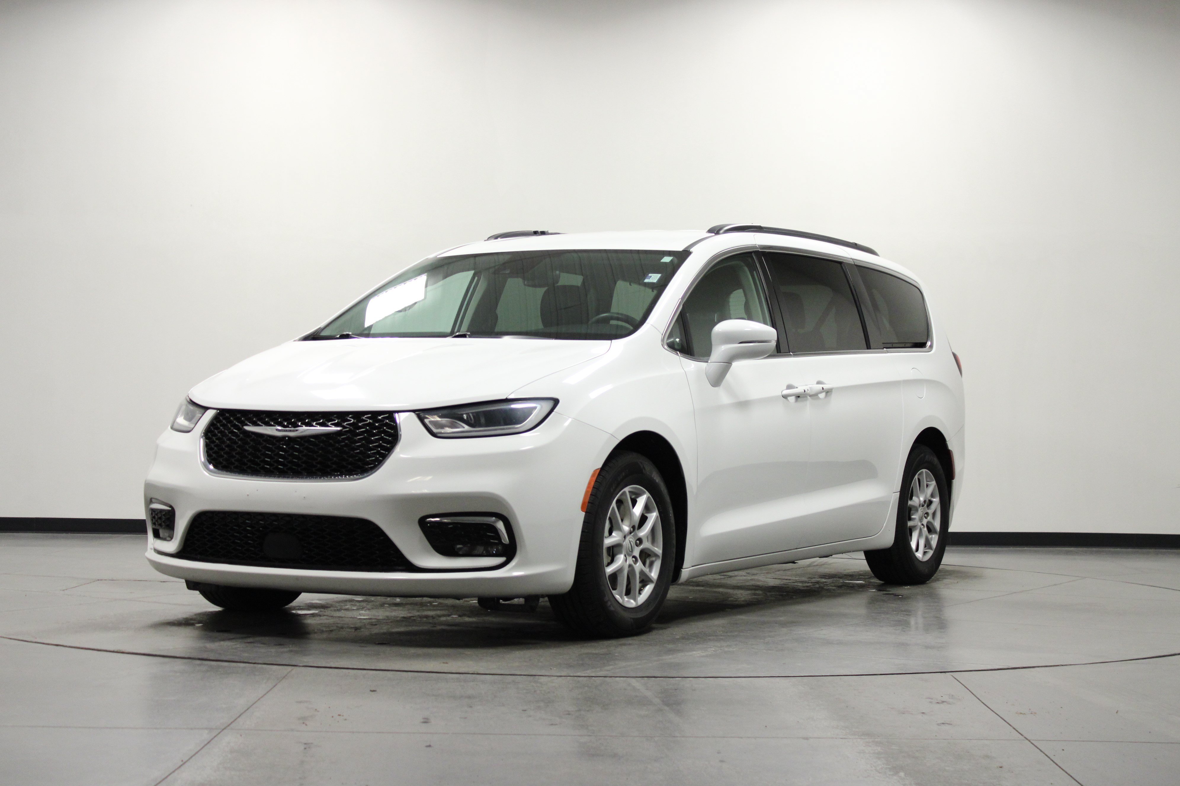 Used 2022 Chrysler Pacifica Touring-L FWD image 8