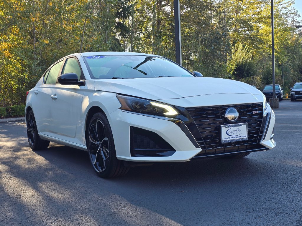 Used 2024 Nissan Altima 2.5 SR FWD image 3