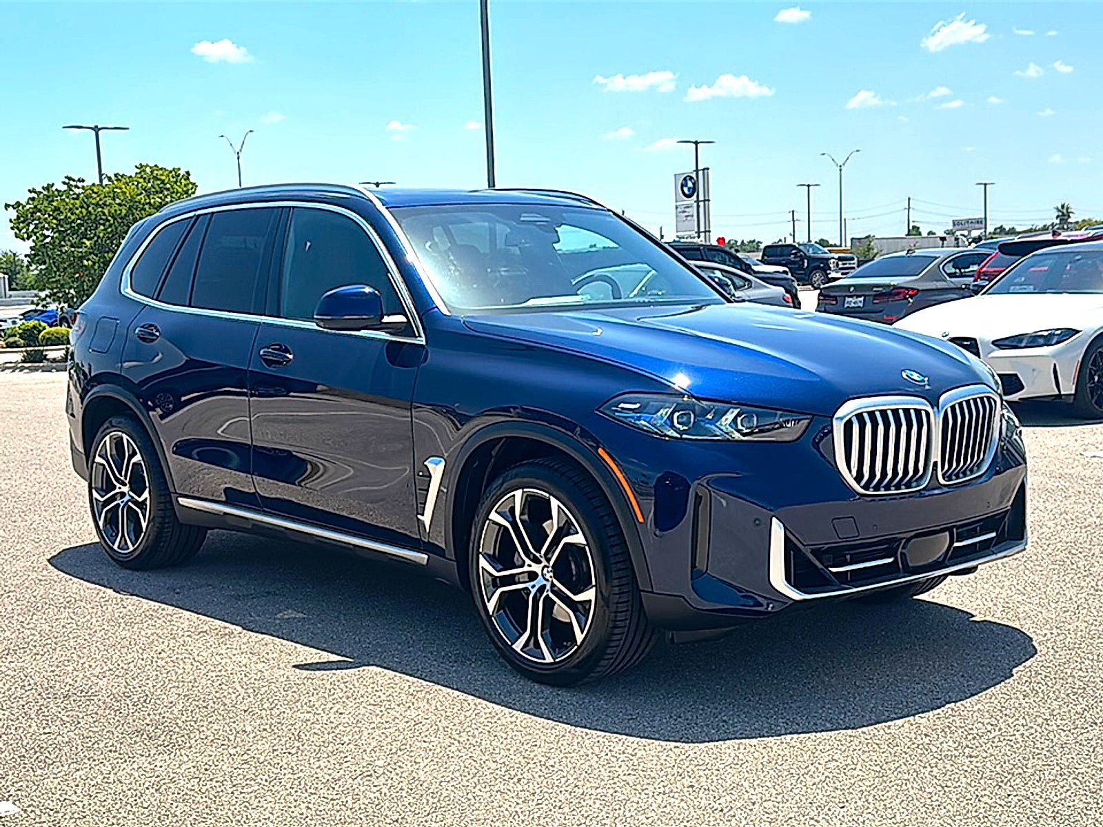 Used 2025 BMW X5 xDrive40i w/ Premium Package AWD/4WD image 10