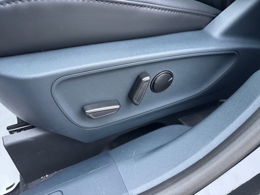 New 2025 Ford Maverick Lariat w/ Black Appearance Package image 31