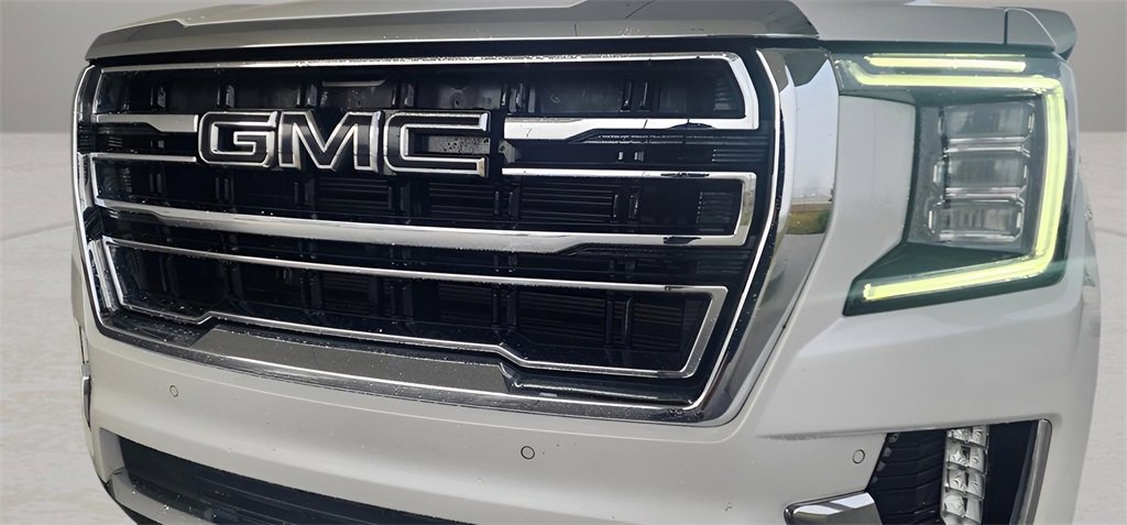 Used 2023 GMC Yukon SLT image 2