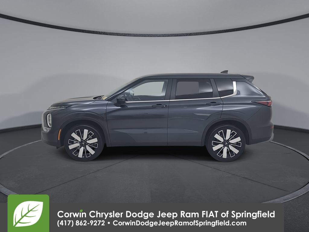 Used 2025 Mitsubishi Outlander SE image 9