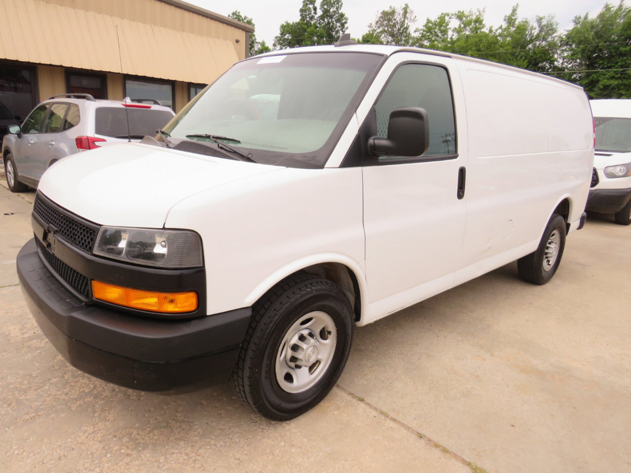 Used 2018 Chevrolet Express 2500 image 1