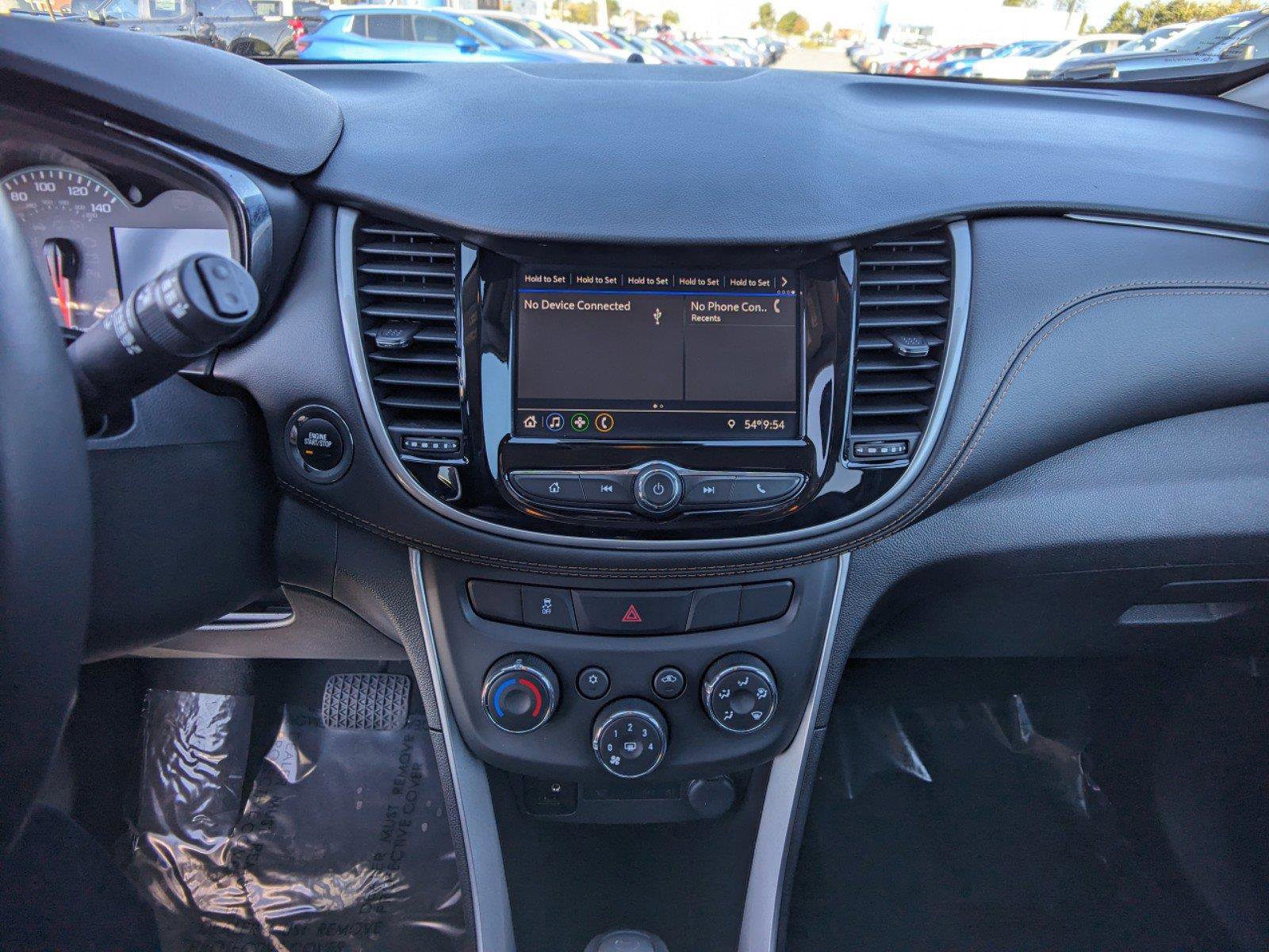 Used 2022 Chevrolet Trax LT w/ LT Convenience Package image 18