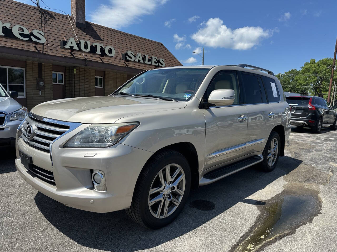 Used 2013 Lexus LX 570 4WD w/ Luxury Pkg image 5