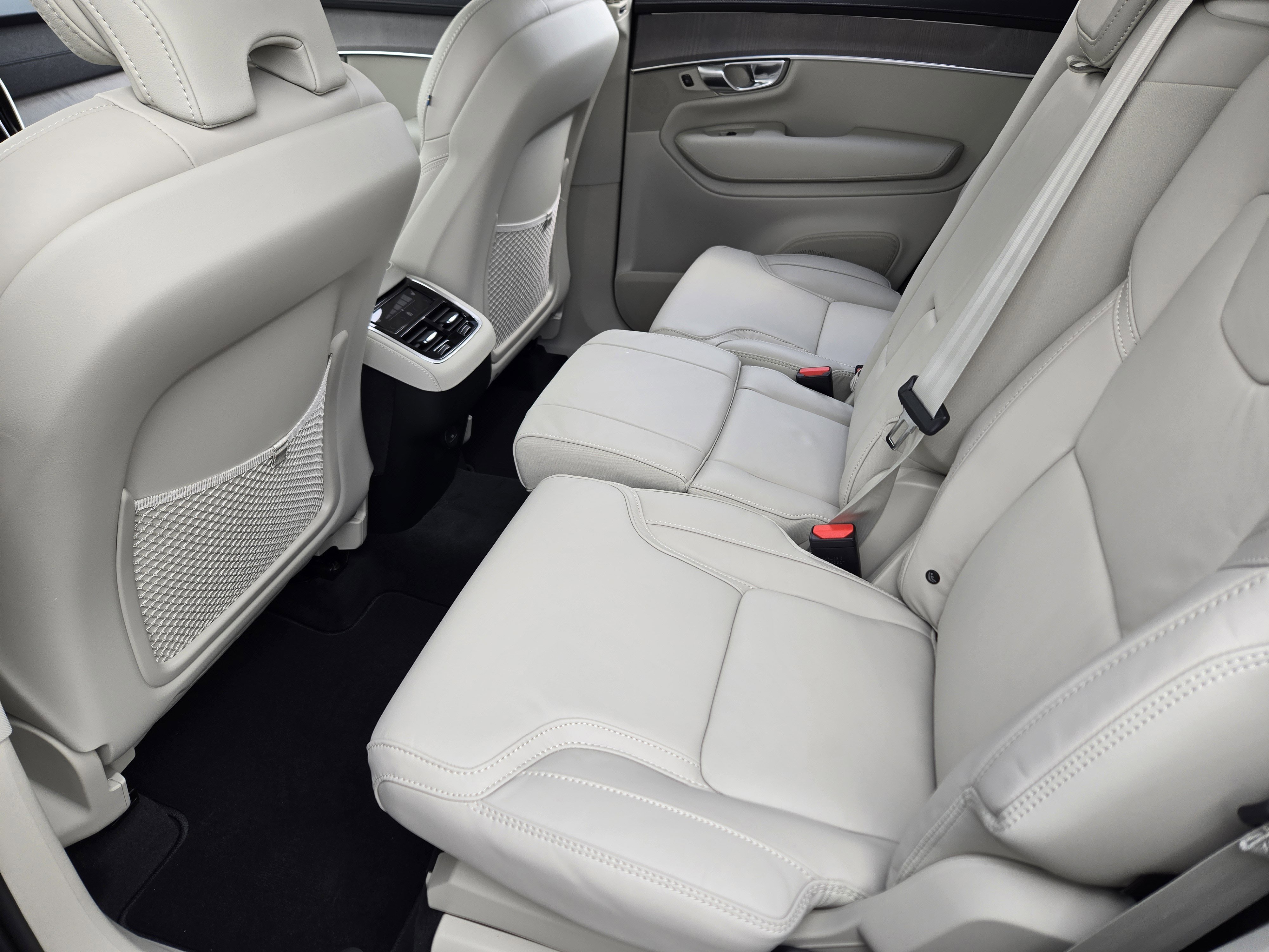 Used 2026 Volvo XC90 B6 Ultra w/ Protection Package AWD/4WD image 27
