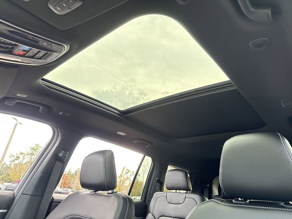 New 2025 Jeep Grand Cherokee L Limited w/ Black Appearance Package image 17