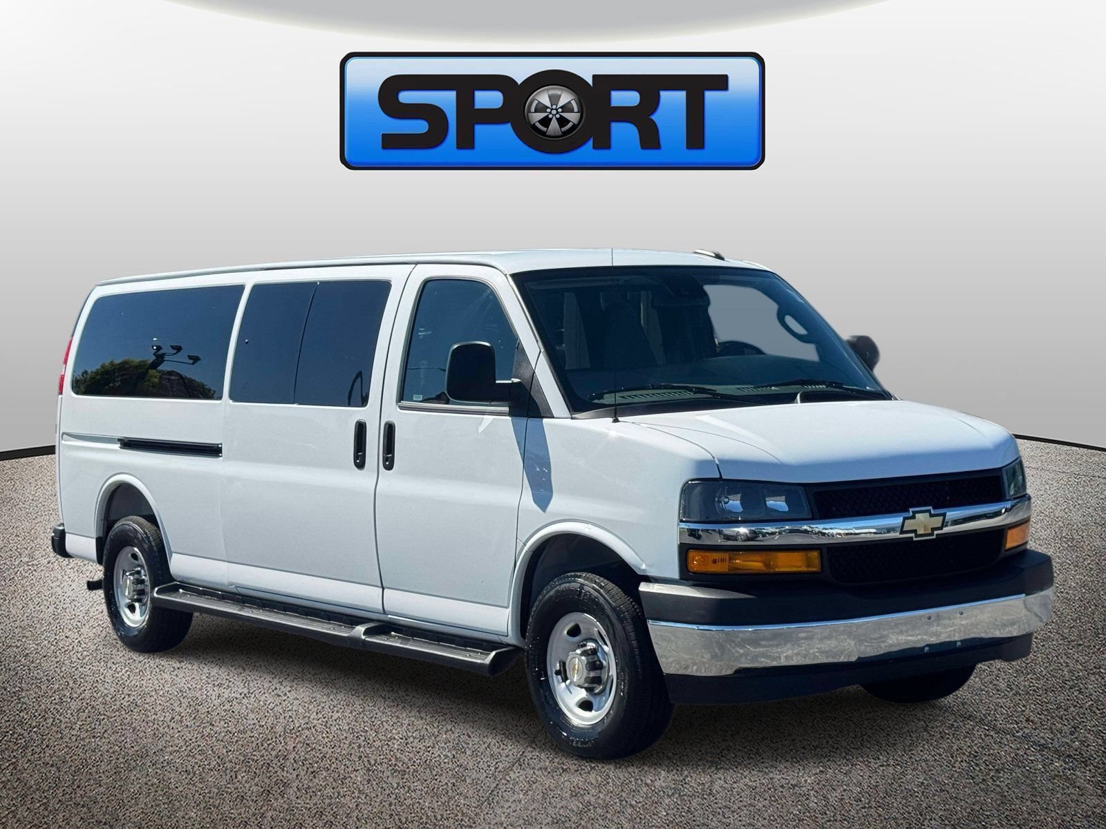 Used 2025 Chevrolet Express 3500 LT w/ LT Preferred Equipment Group RWD image 5