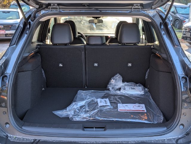 New 2026 Nissan Kicks SR w/ Cold Weather Package AWD/4WD image 8