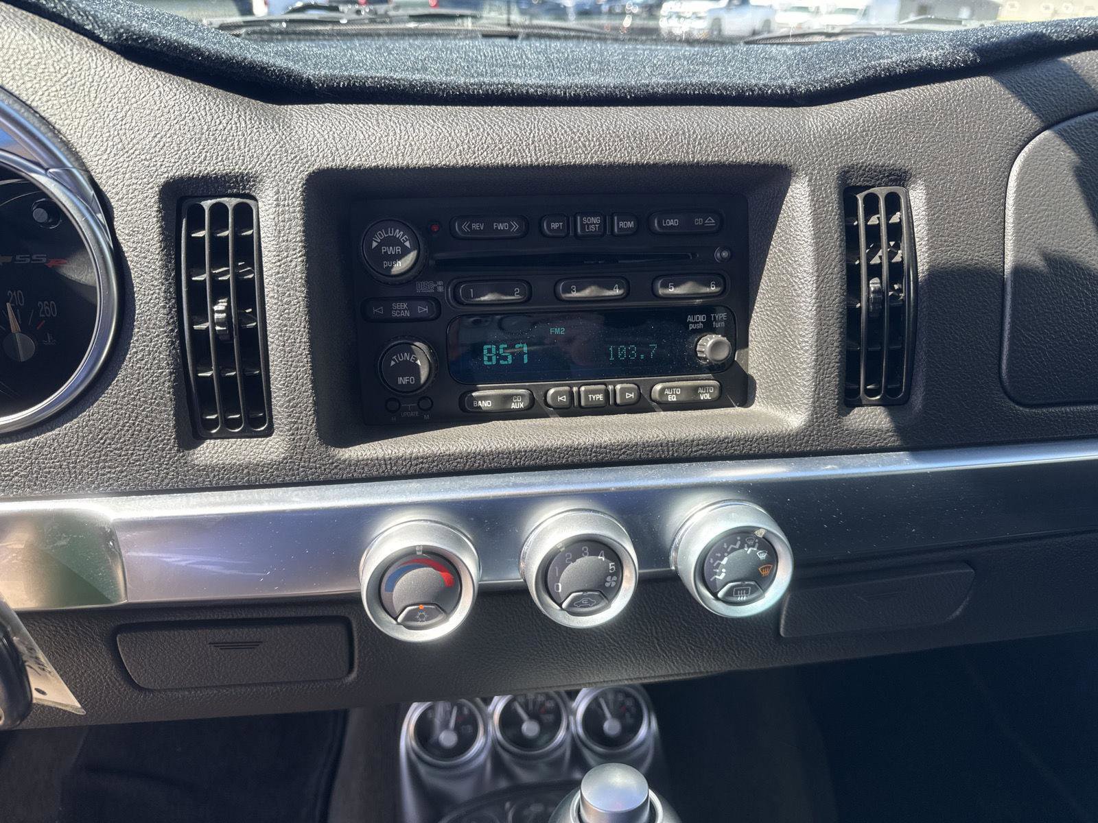 Used 2006 Chevrolet SSR w/ Preferred Equipment Group RWD image 20