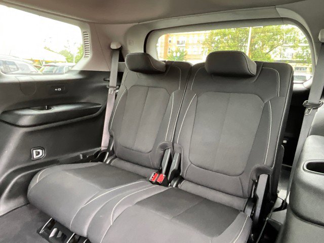 Used 2022 Jeep Grand Cherokee L Laredo w/ Luxury Tech Group I image 32