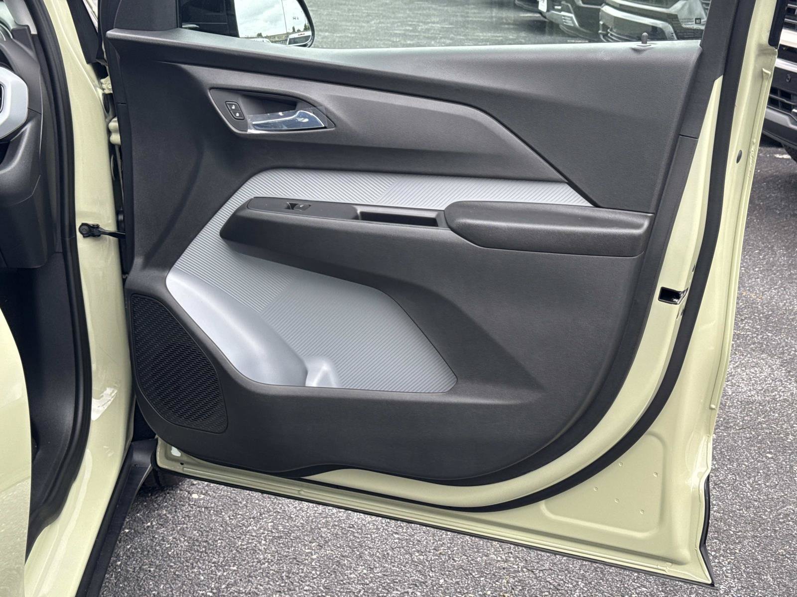 New 2027 Chevrolet Bolt LT w/ Comfort Package FWD image 10