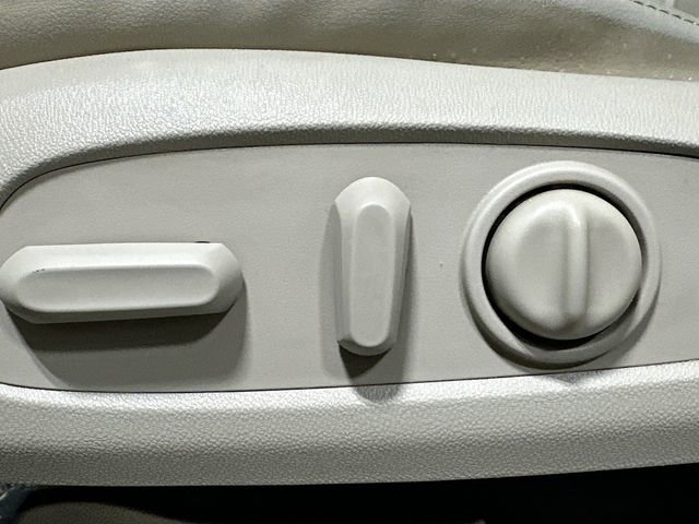 Used 2018 Buick Enclave Essence image 18