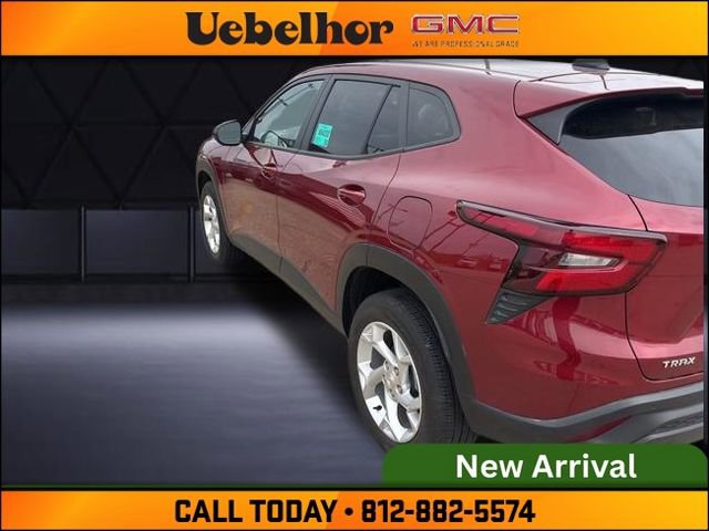 Used 2025 Chevrolet Trax LS w/ LS Convenience Package FWD image 11
