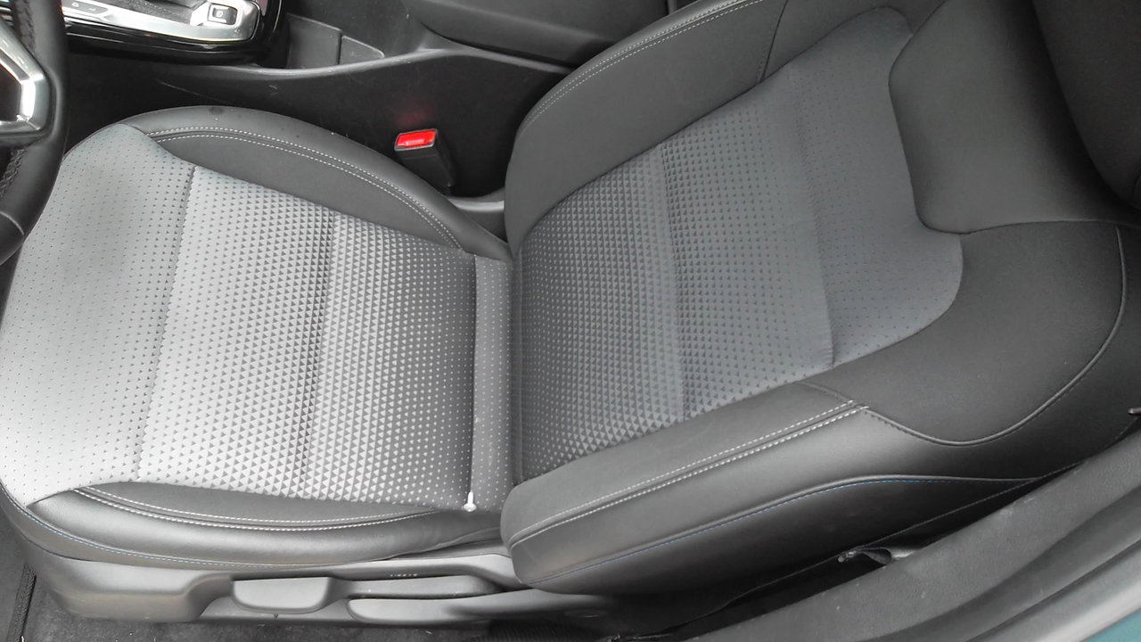 Used 2025 Chevrolet Trax LT w/ LT Convenience Package image 9