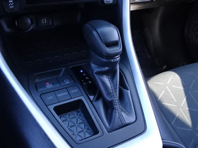 Used 2024 Toyota RAV4 XLE FWD image 34