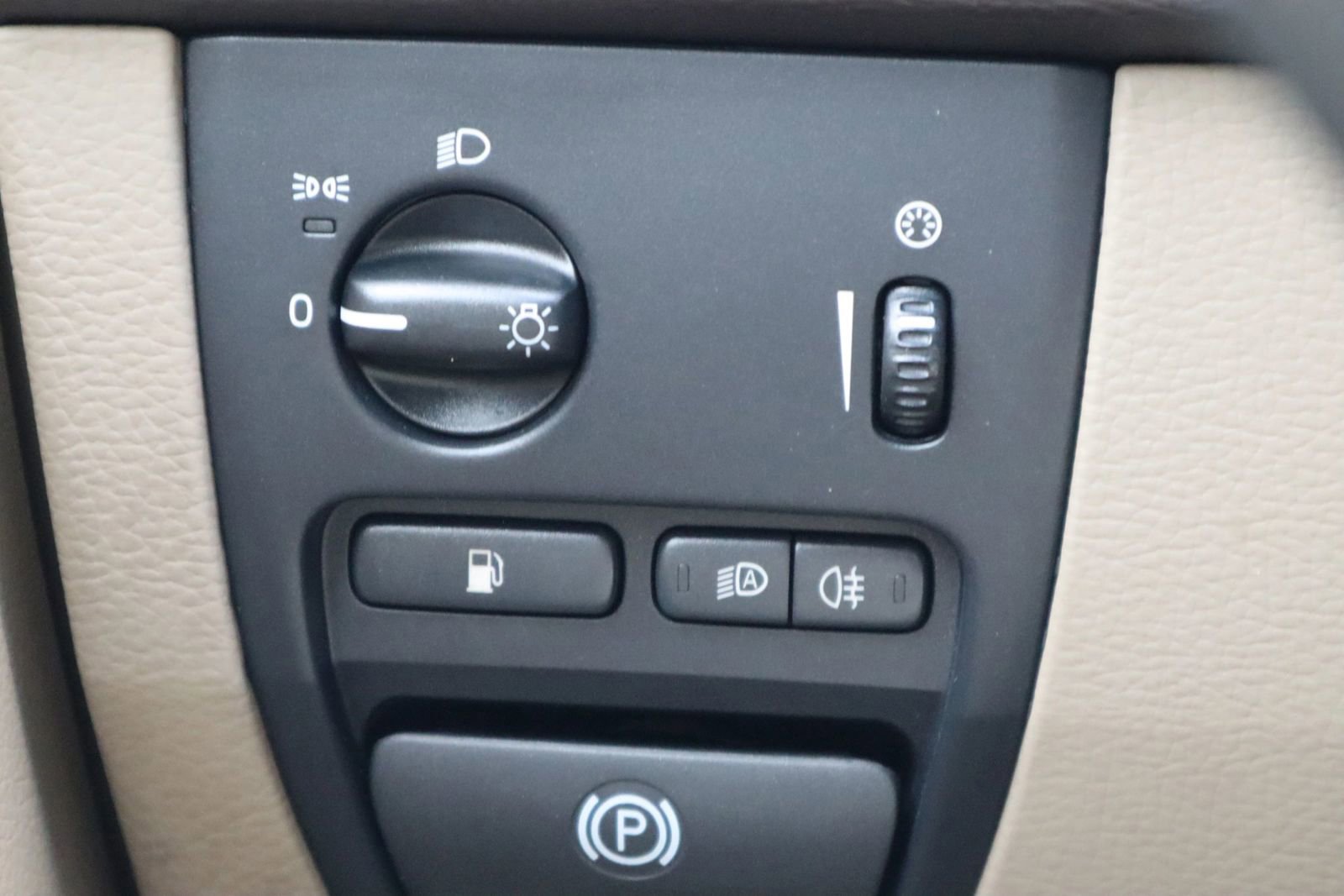 Used 2014 Volvo XC90 3.2 FWD image 31