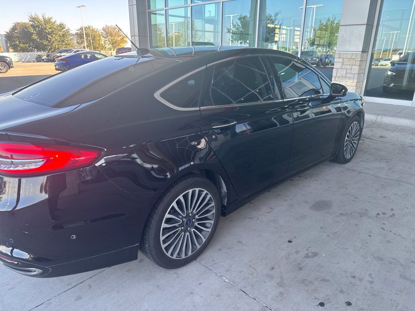 Used 2018 Ford Fusion SE w/ Fusion SE Technology Package FWD image 20