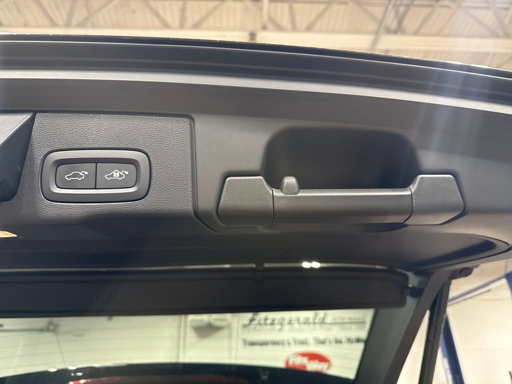 Used 2023 Volvo XC60 T8 Plus w/ Climate Package AWD/4WD image 14