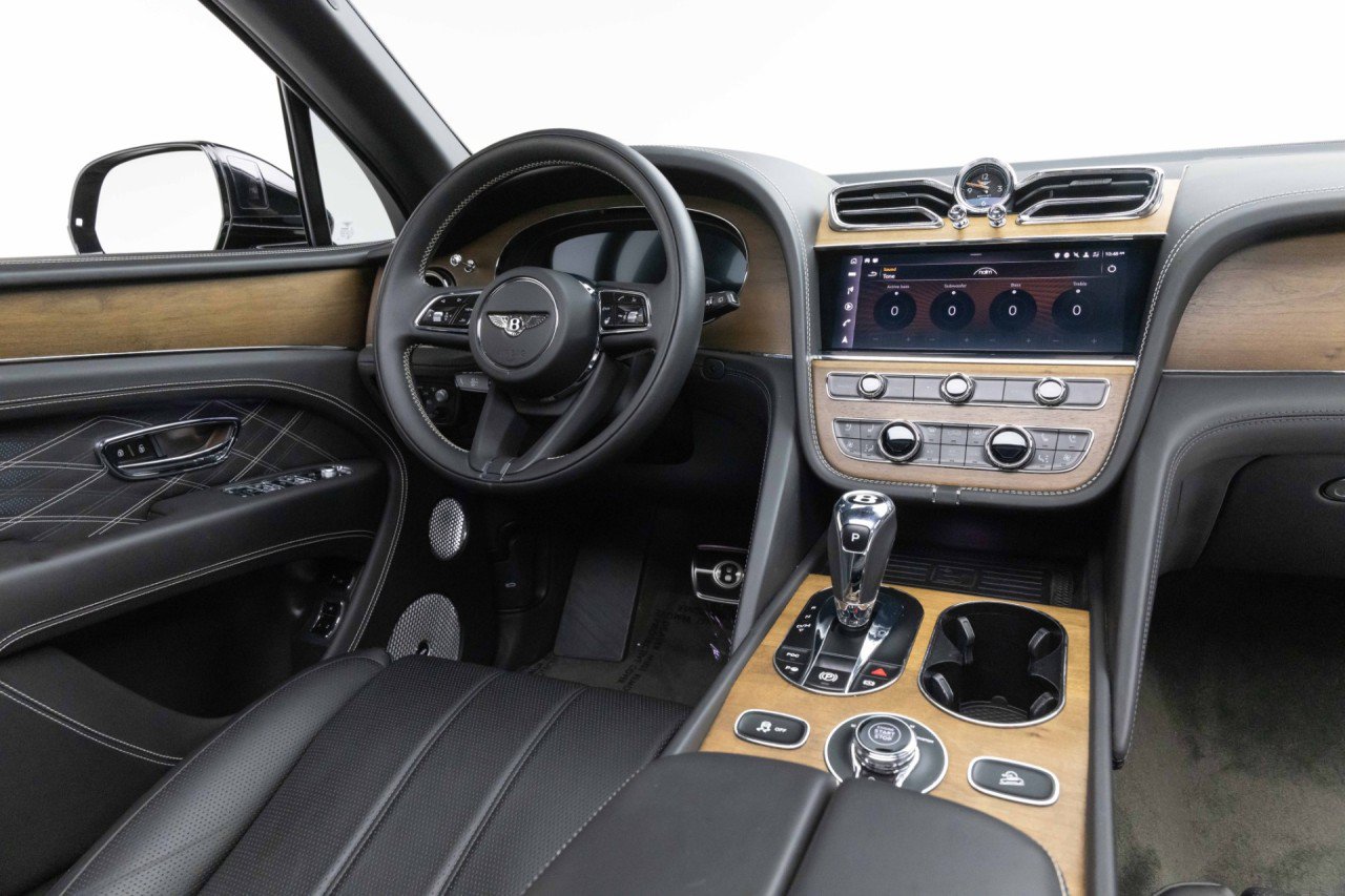 Used 2023 Bentley Bentayga Extended Wheelbase AWD/4WD image 10